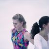 Les patineuses américaines Tonya Harding (à gauche) et Nancy Kerrigan lors d'un entraînement avant les Jeux olympiques, le 1er février 1994 à Lillehammer (Norvège). (DIMITRI IUNDT / CORBIS SPORT / GETTY IMAGES)