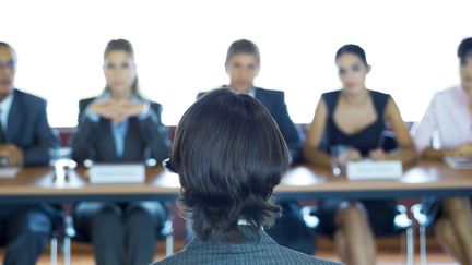 Un homme pendant un recrutement. Photo d'illustration. (MAXPPP)