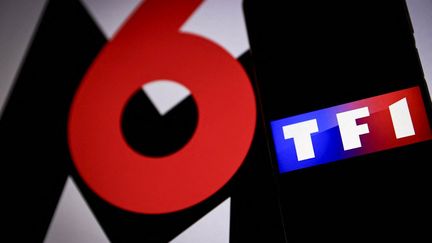 TF1 a annoncé son intention&nbsp;de se séparer de TFX (canal 11) et M6 de 6ter (canal 22),&nbsp;lundi 28 février 2022. (METIN AKTAS / ANADOLU AGENCY / AFP)