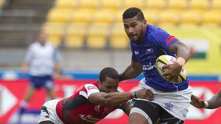 Kelly Meafua, ici lors d'un match de rugby à sept avec les Samoa, en février 2014, a trouvé la mort après avoir sauté d'un pont dans le Tarn, le 7 mai 2022. (MARTY MELVILLE / AFP)