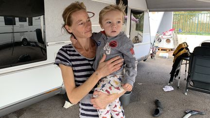 Patricia,&nbsp;habitante de l'aire des gens du voyage de Rouen (Seine-Maritime), le 2 octobre 2019. (ROBIN PRUDENT / FRANCEINFO)