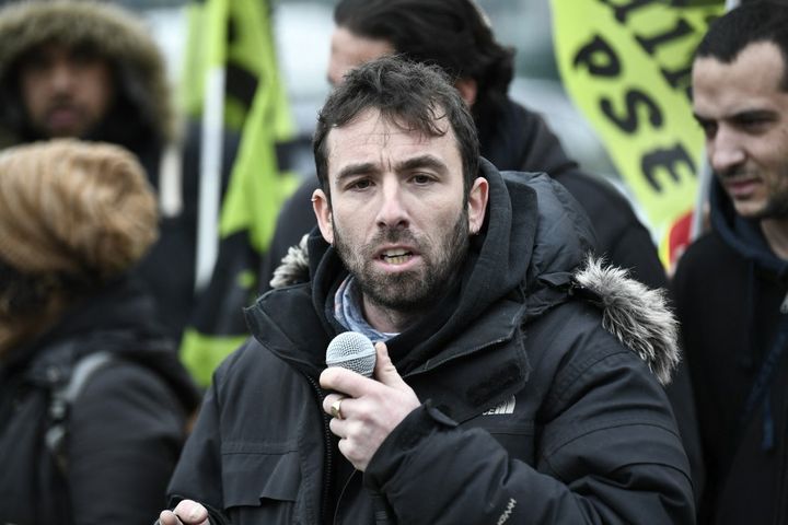 Béranger Cernon lors d'un rassemblement syndical contre la réforme des retraites, le 19 janvier 2023, à la gare de Lyon à Paris. (STEPHANE DE SAKUTIN / AFP)