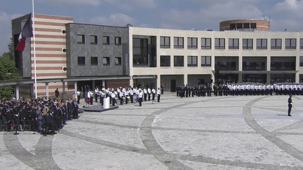 Roubaix : l'hommage national aux trois policiers tués à débuté (France 3)