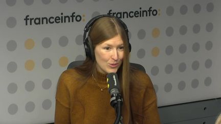 Manon Boquen, cofondatrice et rédactrice en cheffe de "Pays" invitée d'Info médias, mardi 13 décembre 2022. (FRANCEINFO)