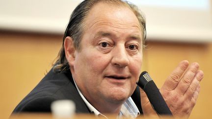 Le pr&eacute;sident du Racing club de Lens, Gervais Martel, le 16 mai 2008, au centre d'entra&icirc;nement du club lensois (Pas-de-Calais). (PHILIPPE HUGUEN / AFP)