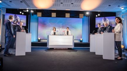 Un débat avant les élections régionales entre les différentes têtes de liste&nbsp;se présentant dans les Pays de la Loire, le 9 juin 2021 à Nantes (Loire-Atlantique). (BAPTISTE ROMAN / HANS LUCAS / AFP)