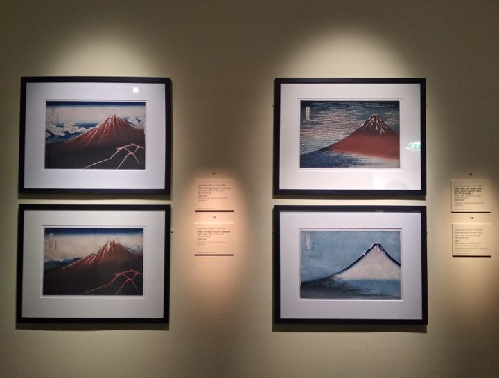 Quatre "vues" d'Hokusai tirées de la série des "Trente-six vues du mont Fuji" sont exposées jusqu'au 12 octobre au musée Guimet à Paris.&nbsp; (LOLA SCANDELLA/FRANCE INFO CULTURE)