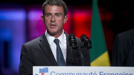 Manuel Valls prononce un discours devant la communauté française de Dakar (Sénégal), le 22 septembre 2016.&nbsp; (XAUME OLLEROS / ANADOLU AGENCY / AFP)