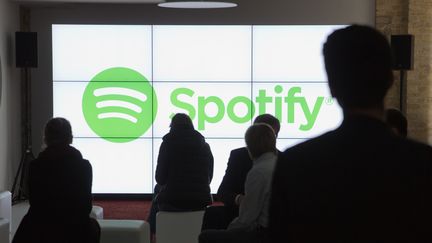 Une présentation par la marque Spotify, le 20 mai 2015 à Berlin (Allemagne). (JORG CARSTENSEN / DPA / AFP)