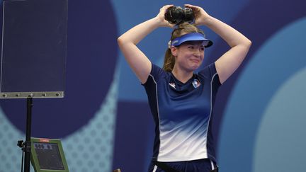 Envahie par l'émotion, Camille Jedrzejewski savoure déjà. La Compiégnoise, qui a abandonné le pentathlon moderne pour se consacrer au tir, remporte l'argent au pistolet à 25 mètres pour ses premiers Jeux olympiques. (AFP)