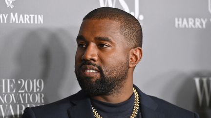Le rappeur Kanye West lors d'une cérémonie de remise de prix à New York (Etats-Unis), le 6 novembre 2019. (ANGELA WEISS / AFP)