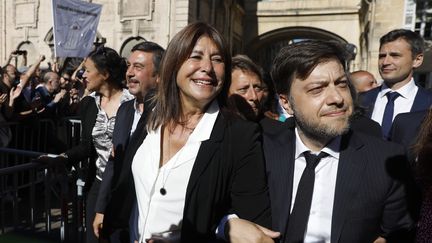 Michèle Rubirola (au centre), flanquée d'autres élus du Printemps marseillais, arrive au conseil municipal de Marseille, le 4 juillet 2020. (MAXPPP)