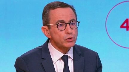 Emmanuel Macron sur TF1 : "Qui peut croire qu'un bilan, ce n'est pas un acte de campagne ?", lance Bruno Retailleau