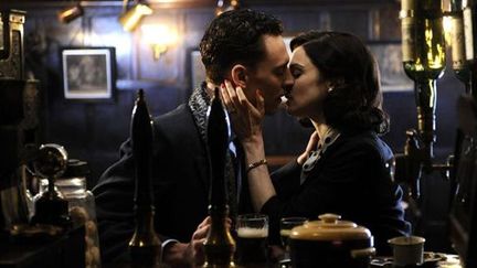 Rachel Weisz et Tom Hiddleston dans &quot;The Deep Blue Sea&quot; de Terence Davies
 (Diaphana Distribution)