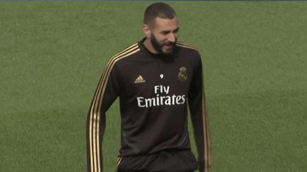 Affaire de la "sextape" : Karim Benzema en attente du verdict (FRANCE 2)