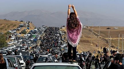 Un cortège en mémoire de Jina Mahsa Amini à Saghez (Iran), le 26 octobre 2022. (UGC / AFP)