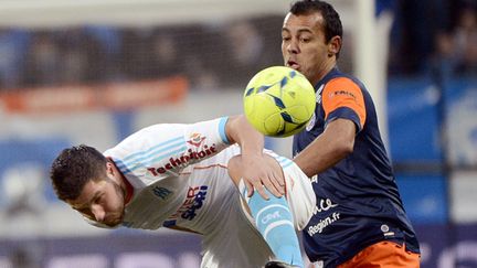 André-Pierre Gignac bousculé par Vitorino Hilton (ANNE-CHRISTINE POUJOULAT / AFP)