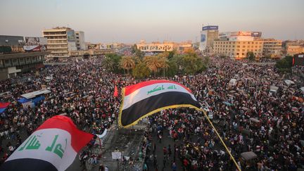 Des manifestants réunis sur la place Tahrir de Bagdad, en Irak, le 31 octobre 2019. (AHMAD AL-RUBAYE / AFP)