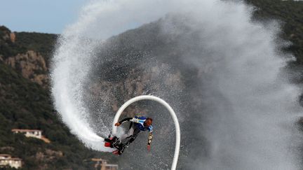 Flyboard : le rêve de voler se réalise sur les plages françaises