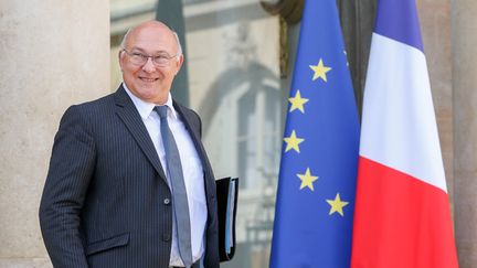 &nbsp; (Michel Sapin, le ministre des finances et des comptes publics, à la sortie du conseil des ministres, le 26 août dernier © MaxPPP)