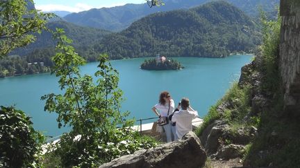 Bled (Slovénie), son lac de carte postale, ses montagnes, destination prisée du tourisme vert et romantique. (GILLES GALLINARO / RADIO FRANCE)