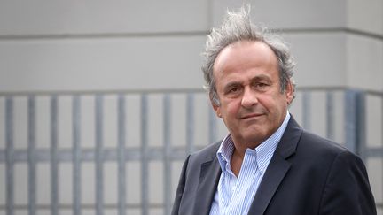 Michel Platini devant le&nbsp;Bureau du Procureur général de la Suisse à Berne, le 31 août 2020. (FABRICE COFFRINI / AFP)