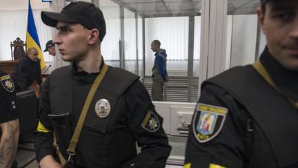 Le soldat russe&nbsp;Vadim Chichimarine&nbsp;lors de sa première condamnation, à Kiev le 23 mai.&nbsp; (MAXYM MARUSENKO / NURPHOTO)