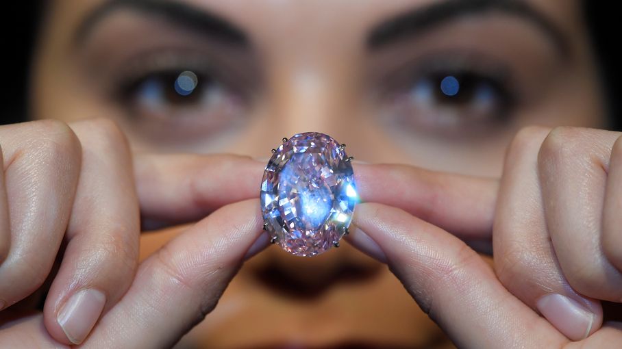 Video Le Plus Grand Diamant Rose Du Monde Mis Aux Enchères