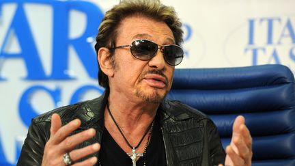 Le chanteur Johnny Hallyday lors d'une conf&eacute;rence de presse &agrave; Moscou, le&nbsp;29 mai 2012. (YURI KADOBNOV / AFP)