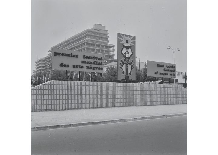 La place de l'Indépendance, lors du premier Festival des arts nègres de Dakar (Photo : © Maya Bracher / MEN)