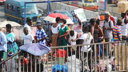 Des Ghanéens&nbsp;au&nbsp;Kaneshie Market à Accra, la capitale, le 21 décembre 2021.&nbsp; (CHRISTIAN THOMPSON / ANADOLU AGENCY)