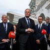 Le nouveau Premier ministre, Michel Barnier, entouré de figures des Républicains, dont Gérard Larcher, Bruno Retailleau et Laurent Wauquiez, le 12 septembre 2024, à Annecy (Haute-Savoie), à l'occasion de la rentrée parlementaire du parti de droite. (JEFF PACHOUD / AFP)