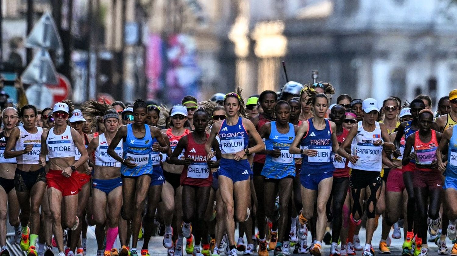 Beim Marathon nimmt die Geschwindigkeit zu, die Franzosen Melody Julien und Megdes Wold halten durch… Verfolgen Sie den letzten Olympiatag