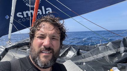 INTERVIEW. "J'ai des petits cadeaux qui sont prévus" : en plein Vendée Globe, le skippeur Antoine Cornic va fêter son anniversaire seul sur son bateau