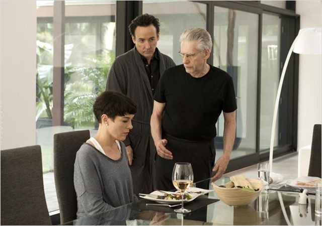 John Cusak, Olivia Williams et David Cronenberg sur le tournage de "Maps to the Stars" de David Cronenberg
 (Entertainment One)