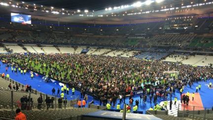 Le Stade de France en cours d'évacuation suite aux attentats