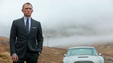 Daniel Craig et la mythique Aston Martin DB5 dans &quot;Skyfall&quot; de Sam Mendès
 (Sony Pictures )