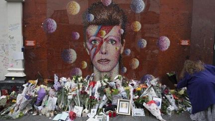 Fresque à l'éfigie de David Bowie, époque "Aladin Sane", à Brixton (G-B)
 (Daniel LEAL-OLIVAS / AFP)