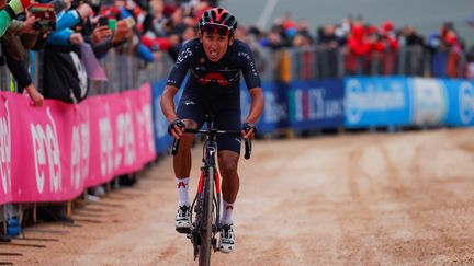 Le Colombien Egan Bernal (Ineos-Grenadiers) devient le nouveau patron du Tour d'Italie après sa victoire à Campo Felice lors de la neuvième étape, dimanche 16 mai. (LUCA BETTINI / AFP)