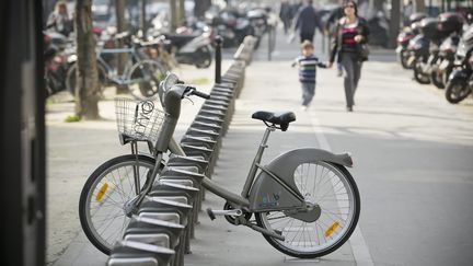 Une station V&eacute;lib' &agrave; Paris, le 14 mars 2014. (MAXPPP)