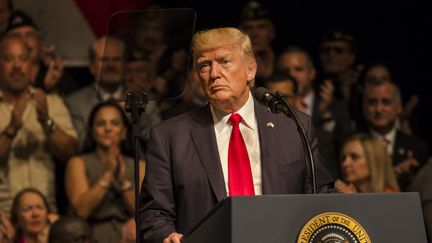 Donald Trump en meeting à Miami, en Floride (Etats-Unis), devant la communauté cubaine, le 16 juin 2017. (RAUL E. DIEGO / ANADOLU AGENCY)