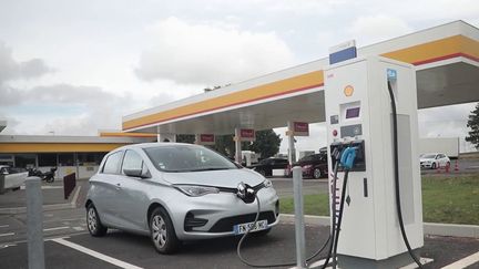 Économies de carburant : abandonner l’essence pour un moteur électrique grâce au rétrofit