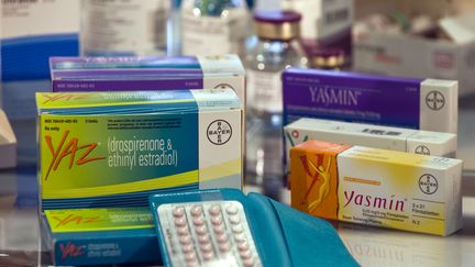 Les pilules contraceptives du laboratoire Bayer Yaz et Yasmin contiennent du drospir&eacute;none, suspect&eacute; d'augmenter les risques de caillot sanguin?&nbsp; (PEER GRIMM/AFP)