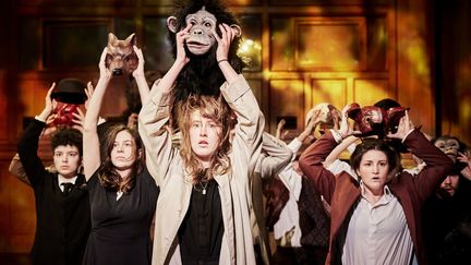 La scène de fin de "L'amour et les forêts", mise en scène de Claire Lasne-Darcueil, au Conservatoire d'art d'art dramatique. (Christophe Raynaud de Lage)