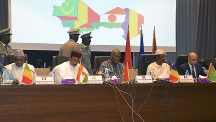 Les dirigeants des pays du G5-Sahel (Mali, Niger, Burkina Faso, Tchad, Mauritanie) réunis à Niamey au Niger, le 15 décembre 2019. (BOUREIMA HAMA / AFP)