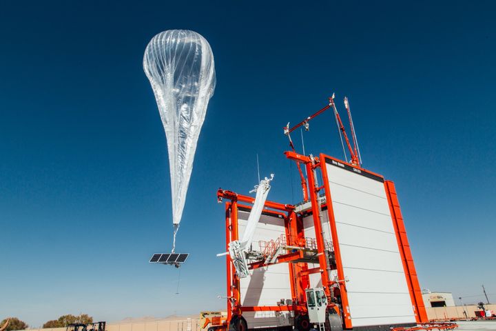 Le ballon alimente par des panneaux solaires peut soulever plusieurs centaines de kilos a 20&nbsp;000 m d'altitude.&nbsp; (Credit Loon)