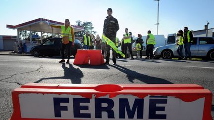 Des "gilets jaunes" à Agen (Lot-et-Garonne), le 17 novembre 2018. (MAXPPP)