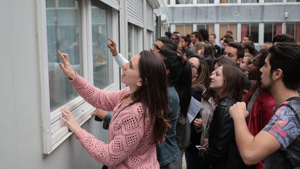  (Résultats du bac au lycée Rabelais à Paris, le 5 juillet 2016 © Maxppp)