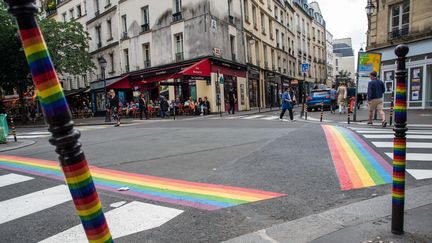 Les passages piétons arc-en-ciel installés à Paris pour la Marche des fierté, le 15 juin 2018. (MAXPPP)