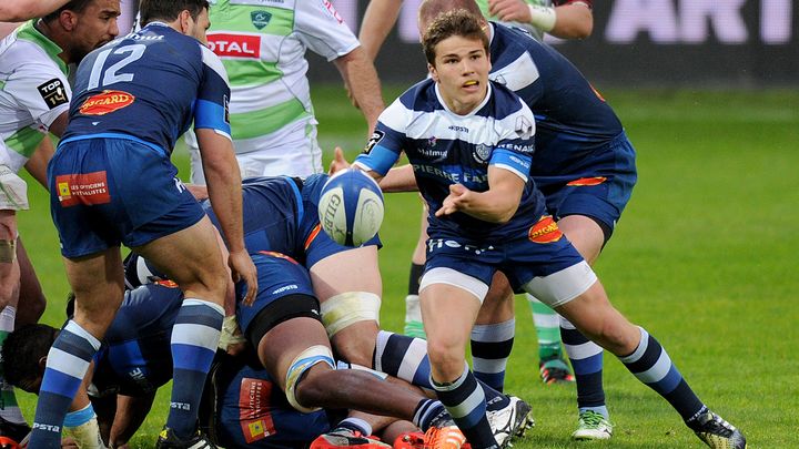 Antoine Dupont lors de la victoire du Castres Olympique contre Pau, le 30 avril 2016. (REMY GABALDA / AFP)